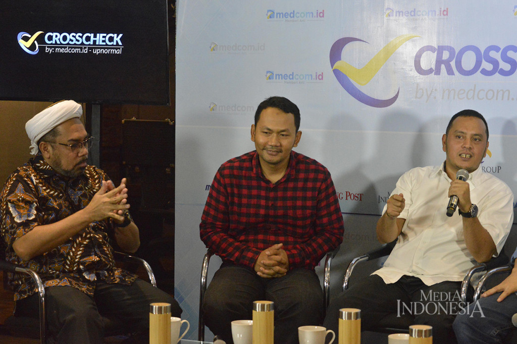 Diskusi yang diadakan medcom.id yang bertema Menimbang Kombatan ISIS Pulang ini membicarakan apa yang harus dilakukan Pemerintah RI terhadap warganya yang bergabung ke ISIS serta dampak dari keputusan yang diambil pemerintah.