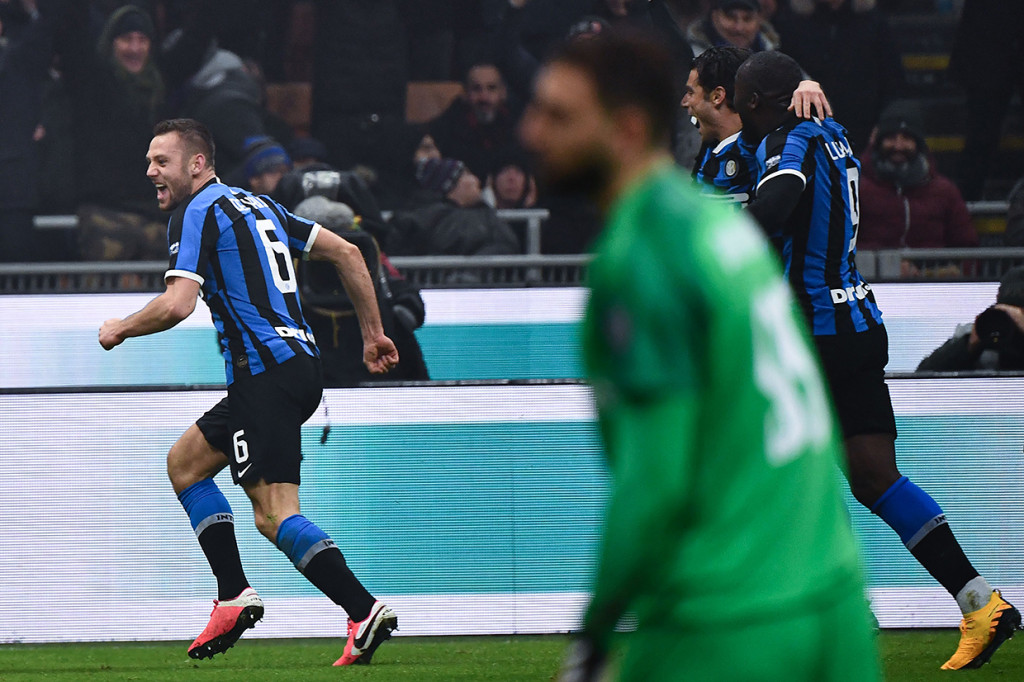 Inter membalikkan keunggulan menjadi 3-2 berkat gol Stefan de Vrij pada menit ke-70. 