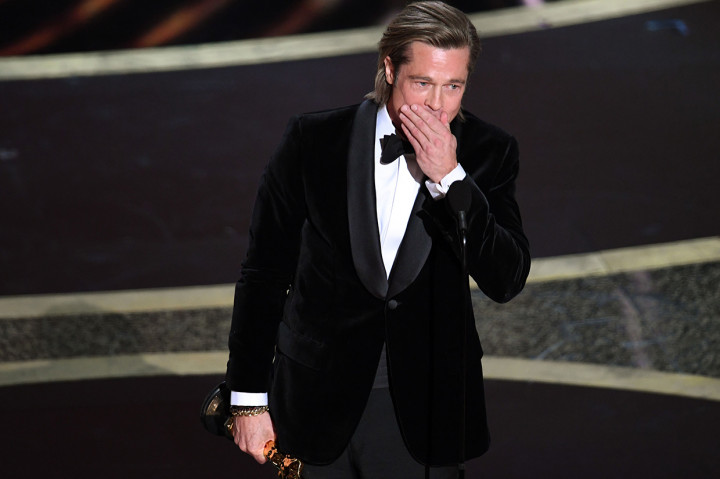 Dia pun membeberkan rasa syukur atas penghargaan yang didapatkan. Hal ini tak terlepas dari bantuan orang-orang yang berada di balik layar film Once Upon a Time in Hollywood. AFP Photo/Kevin Winter