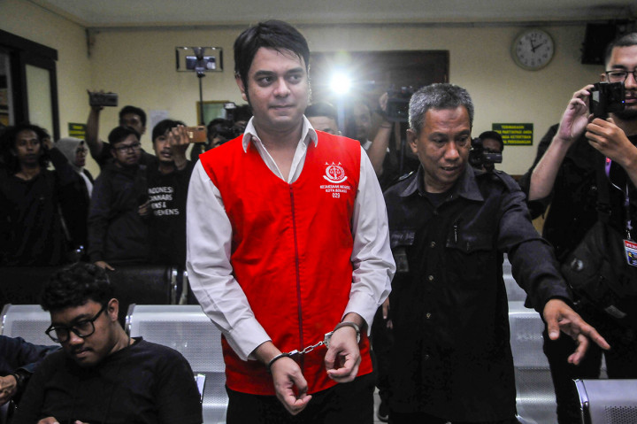 Dari Jaksa Penuntut Umum (JPU), Rio Reifan dituntut dua tahun penjara. Vonis ini dua bulan lebih ringan dari sebelumnya.
