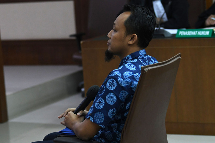 Jaksa Penuntut Umum KPK menuntut Mujib dengan dua tahun penjara dan denda Rp100 juta subsider empat bulan kurungan karena dinilai bersalah menyuap mantan direktur Utama Perum Perikanan Indonesia (Perindo) Risyanto Suanda.