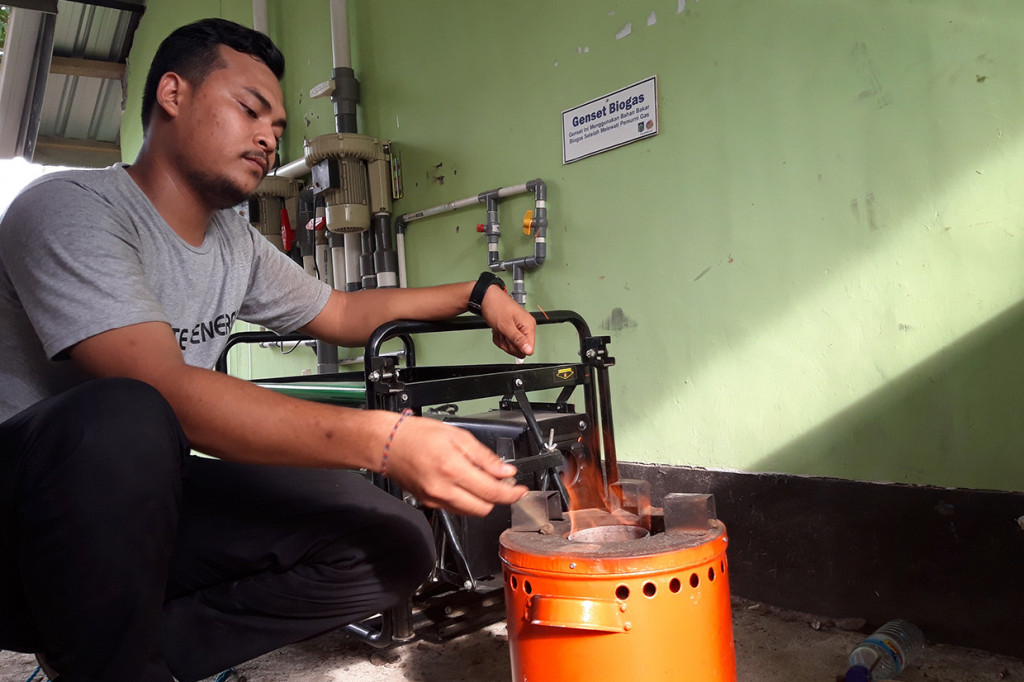 Untuk mendorong ketersediaan pelet guna kebutuhan PLTU Jeranjang, PLN saat ini telah bekerja sama dengan Pemerintah Provinsi NTB melakukan pendampingan kepada pengelola Tempat Pembuangan Akhir (TPA) Kebon Kongok untuk mengubah sampah menjadi pelet.