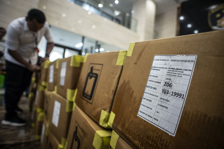 Barang bukti yang diamankan sebanyak 15 ton kuning telur atau senilai kurang lebih Rp1 miliar. Banyaknya telur impor yang masuk ke Indonesia yang tidak sesuai ketentuan tersebut menyebabkan harga penjualan telur lokal turun dan membuat para peternak merugi dalam beberapa bulan terakhir.