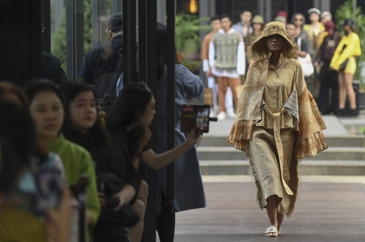 Asosiasi Perancang dan Pengusaha Mode Indonesia (APPMI) akan menyelenggarakan Indonesia Fashion Week 2020 pada 1-5 April 2020 di Jakarta Convention Center.
