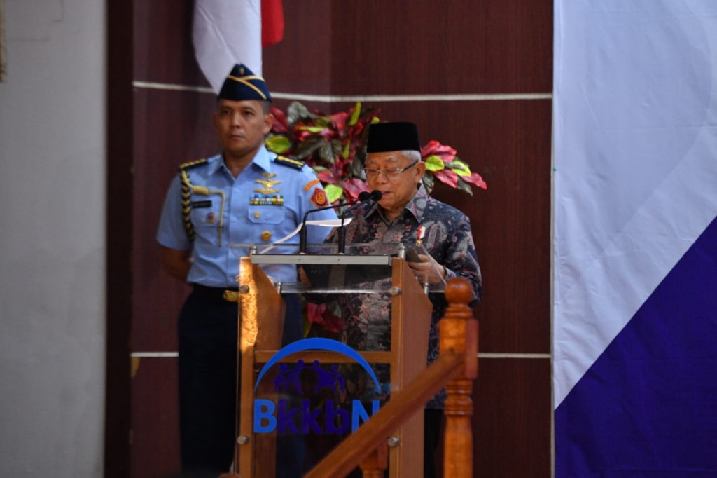 Meski telah terjadi penurunan prevalensi balita stunting dari 37,2 persen pada 2013 menjadi 27,67 persen pada 2019, tetapi angkanya masih tergolong tinggi. Ma'ruf mengatakan, selain persoalan stunting, upaya pembangunan keluarga masih harus berhadapan dengan angka kematian ibu melahirkan, angka kematian bayi, dan imunisasi.