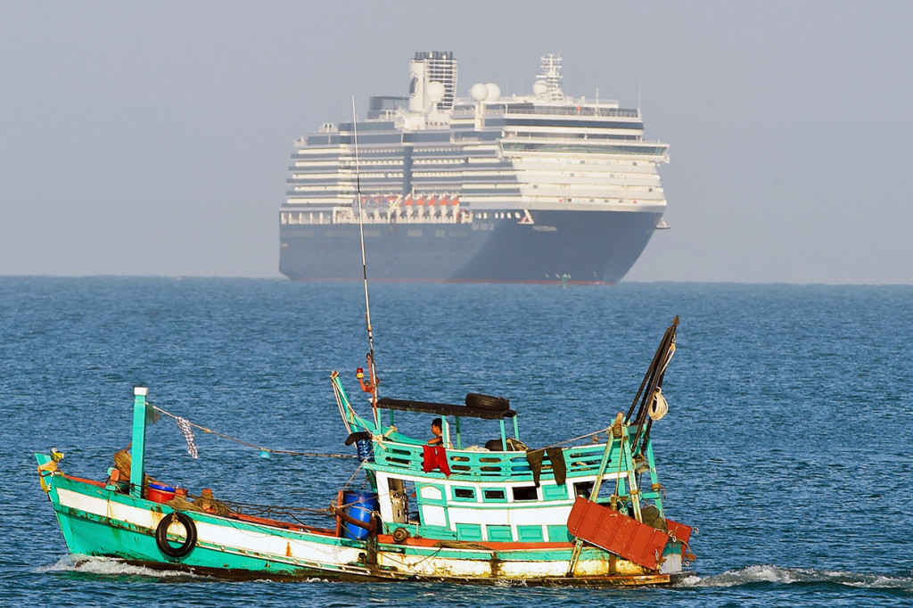 MS Westerdam sebelumnya ditolak oleh lima negara, yaitu Jepang, Guam, Filipina, Taiwan, dan Thailand setelah kekhawatiran kemungkinan adanya penumpang mengidap virus korona COVID-19. Operator Holland Amerika telah bersikeras tidak ada kasus penyakit mematikan di kapal pesiar yang membawa 1.455 penumpang serta 802 awak tersebut.