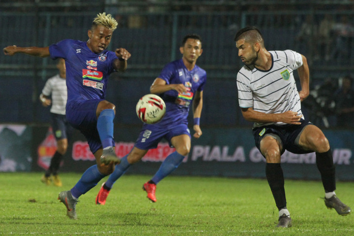 Arema FC mengalahkan Persela Lamongan 3-1 pada laga Grup B Piala Gubernur Jatim 2020 di Stadion Kanjuruhan, Kabupaten Malang.