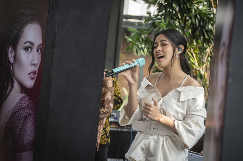 Raisa menyanyikan Teristimewa' saat peluncuran 'single' terbarunya tersebut menjelang perayaan Hari Valentine di Jakarta, Kamis, 13 Februari 2020. 