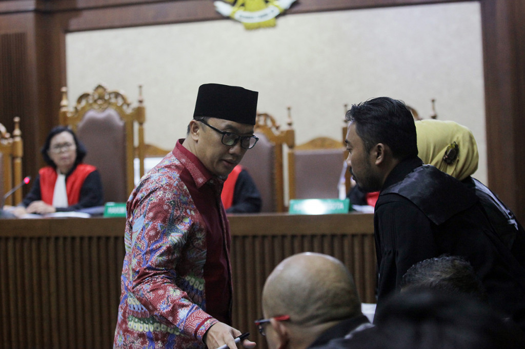 Imam menerima suap Rp11,5 miliar tersebut bersama-sama dengan asisten pribadinya, Miftahul Ulum. Suap tersebut diberikan oleh mantan Sekretaris Jenderal KONI Ending Fuad Hamidy dan mantan Bendahara Umum KONI Johnny E Awuy.