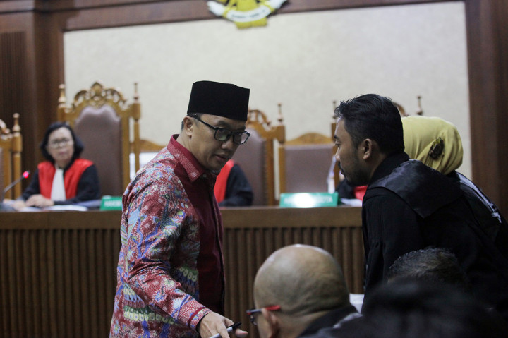 Imam menerima suap Rp11,5 miliar tersebut bersama-sama dengan asisten pribadinya, Miftahul Ulum. Suap tersebut diberikan oleh mantan Sekretaris Jenderal KONI Ending Fuad Hamidy dan mantan Bendahara Umum KONI Johnny E Awuy.