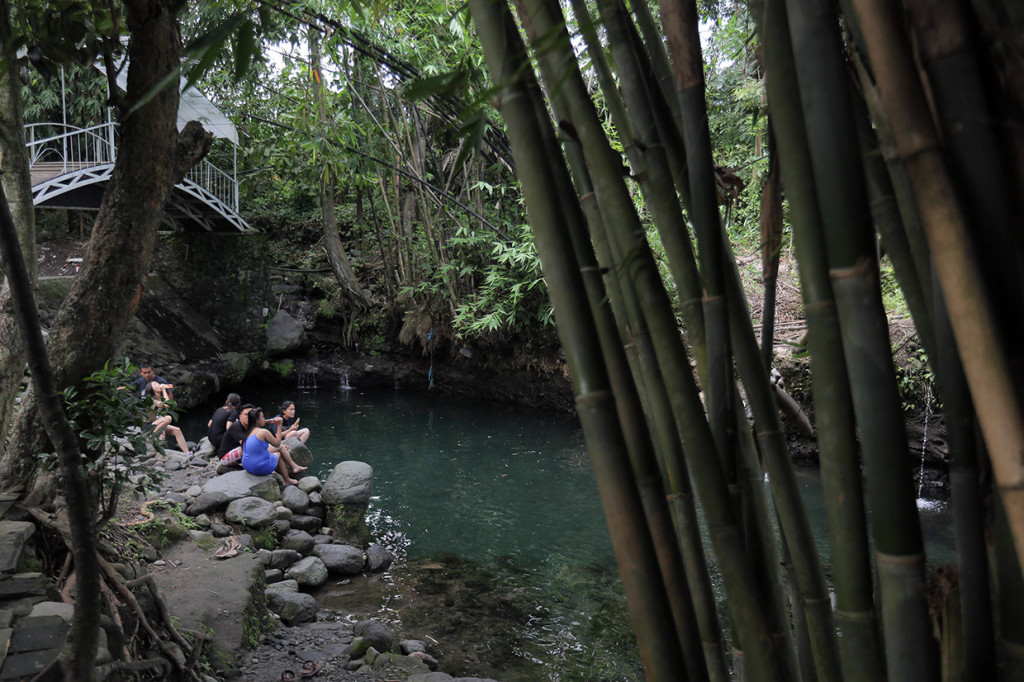 Destinasi wisata pemandian alami yang dikembangkan secara swadaya oleh warga tersebut menjadi daya tarik wisatawan lokal maupun mancanegara saat berkunjung di Yogyakarta. Pemandian alami tersebut menyuguhkan segarnya air alami yang berwarna biru kehijauan. 