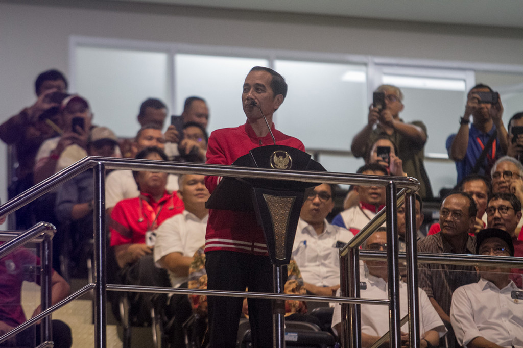 Presiden Joko Widodo memberikan sambutan pada Peresmian Stadion Manahan, Solo, Jawa Tengah.