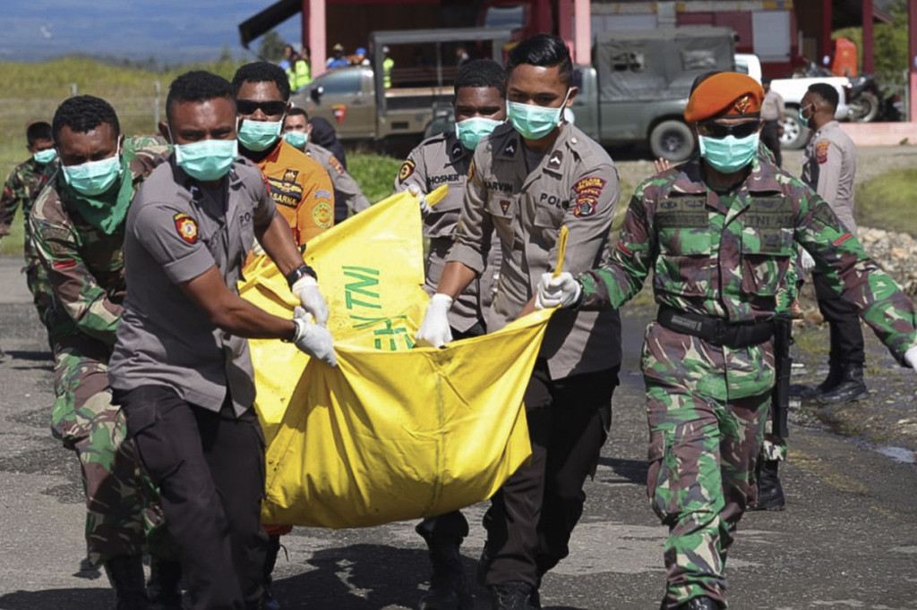 Total 12 jenazah penumpang dan awak helikopter TNI AD MI-17 yang berhasil dievakuasi.
