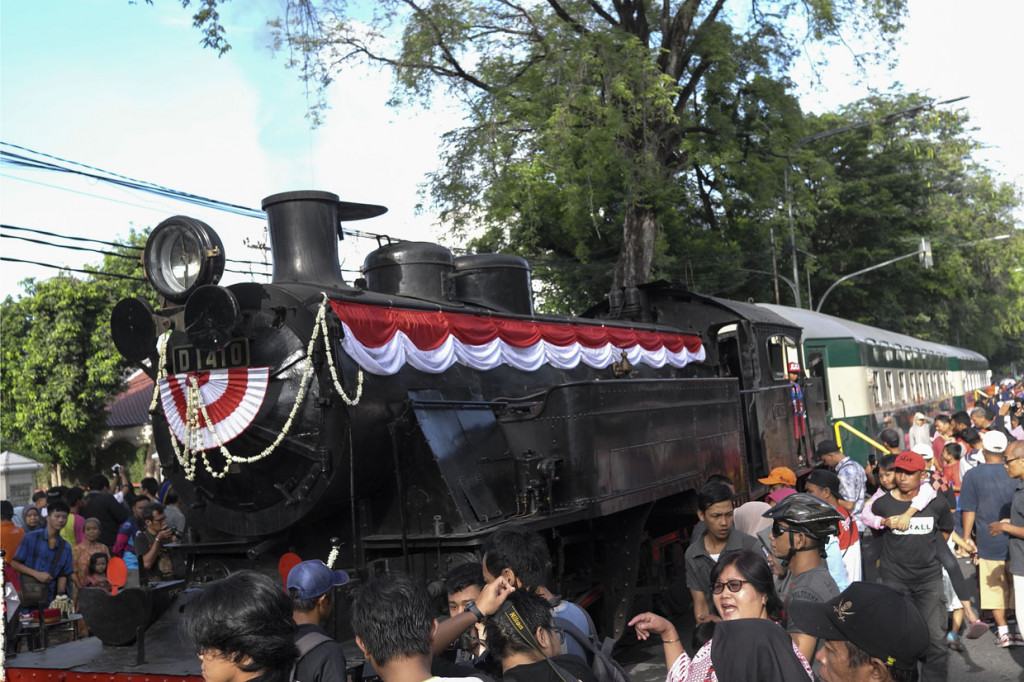 Lokomotif kereta api uap D1410 buatan tahun 1921 tersebut akan dioperasikan mendampingi kereta api uap kuno Jaladara sebagai kereta wisata di Kota Solo. 
