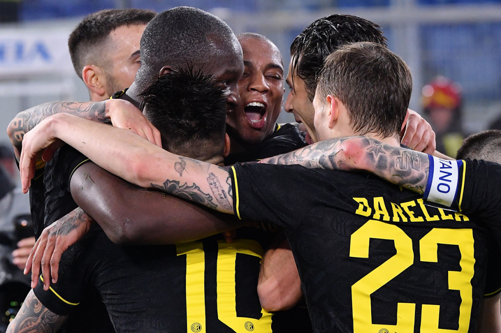 Inter Milan unggul lebih dulu lewat gol Ashley Young pada menit ke-44. 