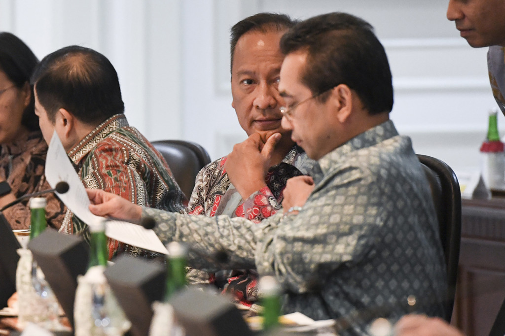 Lalu untuk World Expo Dubai 2020, Jokowi minta para menteri untuk memanfaatkan acara tersebut sebagai peluang promosi potensi ekonomi Indonesia. Acara ini akan diikuti oleh 192 peserta dari berbagai negara yang diperkirakan akan dihadiri oleh 25 juta pengunjung.