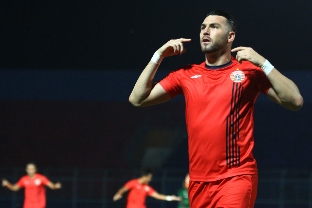 Pesepak bola Persija Jakarta Marco Simic melakukan selebrasi usai mencetak gol ke gawang Madura United dalam pertandingan semifinal Piala Gubernur Jatim di Stadion Kanjuruhan, Malang, Jawa Timur, Senin, 17 Februari 2020. Persija melaju ke final menang dengan skor akhir 2-1.