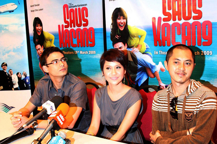 Pria kelahiran London ini sempat membintangi  film komedi Saus Kacang (2008) yang juga mempertemukannya dengan Bunga Citra Lestari. Dia lalu mempersunting BCL pada 8 November 2008 di Jakarta lalu melakukan resepsi di Malaysia. Ashraf dan BCL dikaruniai seorang putra, Noah Sinclair pada 22 September 2010. Antara Foto/Adi Lazuardi