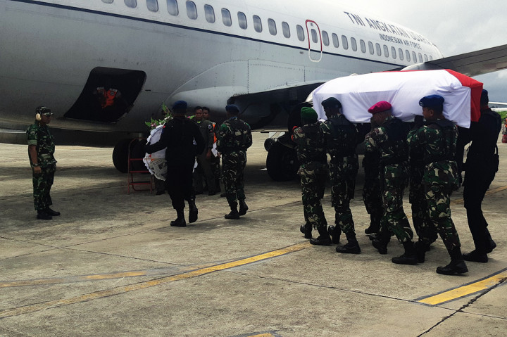 Empat jenazah tersebut, yakni Sertu Anumerta Ikrar Setia Nainggolan yang akan diberangkatkan ke Sorong, Praka Anumerta Risno diberangkatkan ke Kendari, Praka Anumerta Yanuarius Loe diberangkatkan ke Kupang, dan Pratu Anumerta Sujono Kaimuddin yang diberangkatkan ke Ambon.