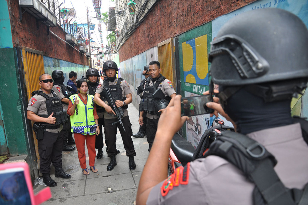 Kampung yang dulunya dinamakan Kampung Kubur dan sering dijadikan tempat transaksi dan peredaran narkoba itu kini dicanangkan sebagai Kampung Bersinar Sejahtera, yang bertujuan untuk mengajak masyarakat sekitar bersama mencegah dan memerangi narkoba.