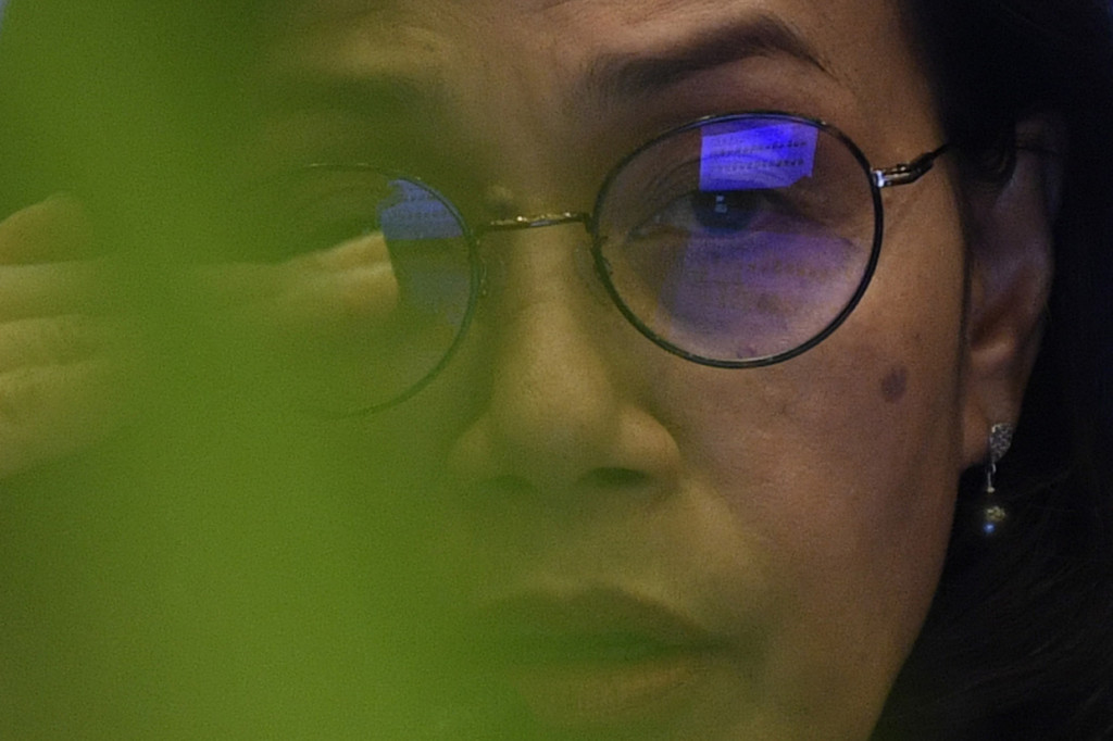 Menkeu mengatakan pemerintah akan mewaspadai ancaman pelemahan ekonomi gara-gara wabah corona di Tiongkok demi mengejar target asumsi dasar ekonomi makro di APBN 2020. 