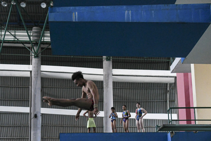 Sejumlah atlet Loncat Indah kontingen Sumatera Selatan menjalani sesi latihan di Jakabaring Aquatic Stadium, Jakabaring Sport City (JSC), Palembang, Sumatera Selatan.