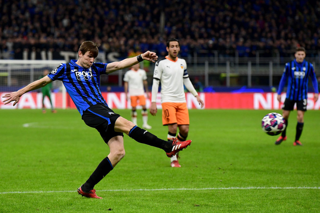 Bermain di kandang sendiri, Atalanta menggebrak sejak awal pertandingan. Beberapa peluang didapat namun belum berbuah gol.