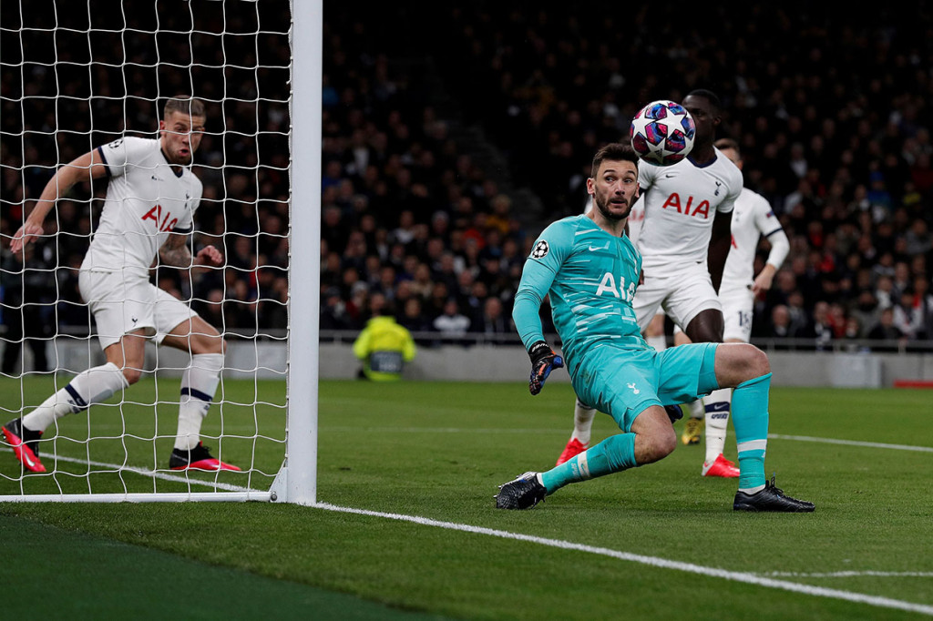 Baru semenit laga berjalan, publik tuan rumah dibuat terdiam ketika tembakan jarak dekat Timo Werner bisa dihalau barisan pertahanan Tottenham. Bola liar disambar oleh Angelino namun masih dimentahkan tiang gawang.