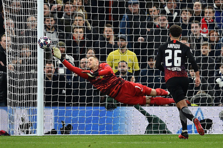 Tottenham berpeluang menyamakan kedudukan lewat eksekusi tendangan bebas Giovani Lo Celso pada menit ke-72. Namun bola masih berhasil ditepis kiper Peter Gulacsi dan membentur ke tiang gawang.