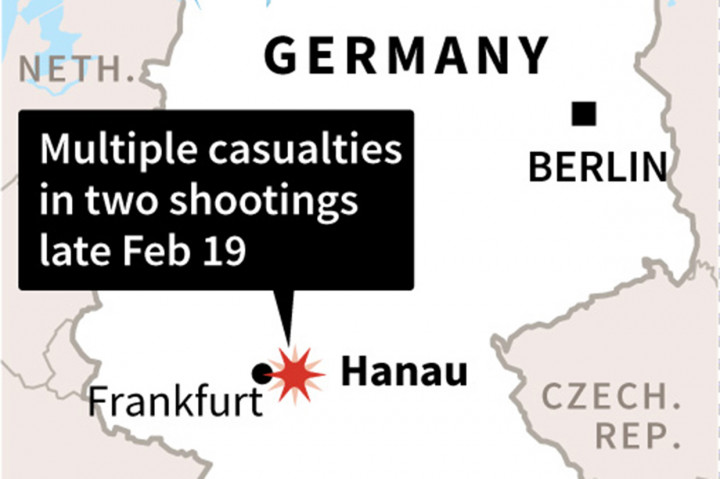 Tiga orang tewas pada kejadian penembakan di bar pertama dan lima  lainnya di depan bar kedua. Setidaknya lima orang juga terluka parah, kata laporan itu.