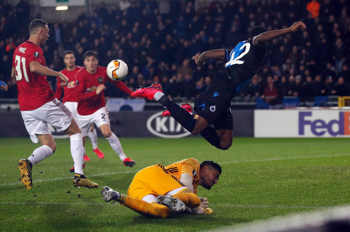 Bermain di hadapan pendukungnya sendiri, Club Brugge beberapa kali membahayakan pertahanan MU.