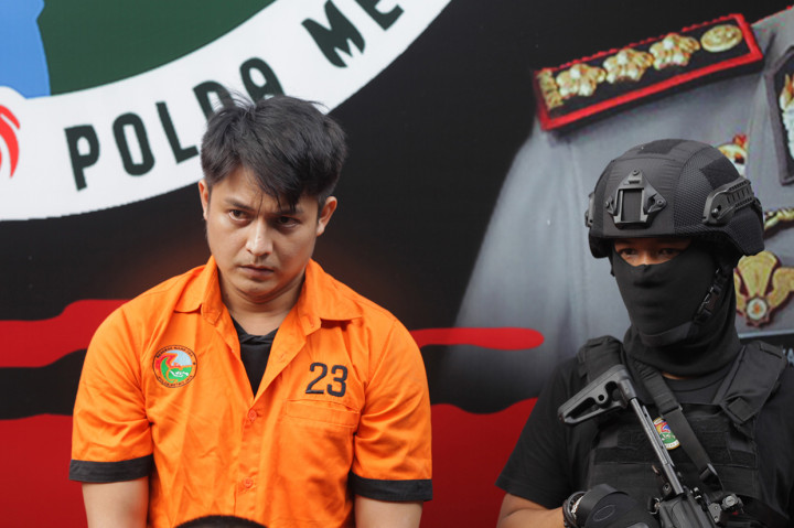 Farhan ditangkap pada Kamis, 20 Februari 2020 dini hari WIB di salah satu hotel di Jakarta Selatan. Farhan ditangkap setelah polisi menangkap tersangka lain berinisial G. Polisi menyita satu paket kecil sabu pesanan Farhan.