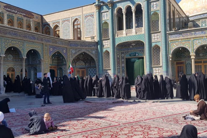 Sebanyak 7.148 kandidat dinyatakan lolos seleksi yang dilakukan Dewan Penjaga Konstitusi Iran. Selain memilih wakil yang akan duduk di Majelis Syura Islami, warga Iran juga memilih wakil yang akan duduk di Dewan Ahli Kepemimpinan Iran.