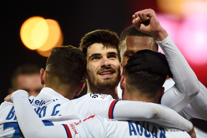 Keunggulan jumlah pemain dapat dimaksimalkan Lyon dengan mencetak gol kedua pada waktu tambahan babak kedua lewat sepakan Houssem Aouar.