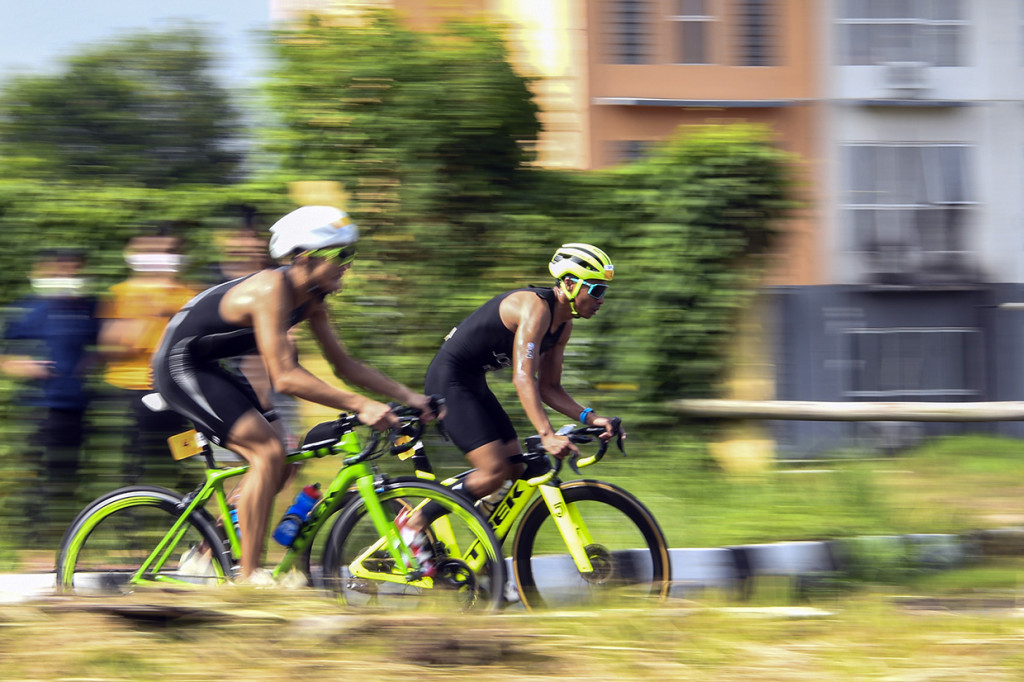 Jauhari Johan menjadi yang tercepat kategori elite men dengan catatan waktu 2:05:00 disusul atlet dari Australia Blake Kappler 2:06:18 dan diposisi ketiga ditempati atlet Indonesia M Ahlulfirman 2:07:46.