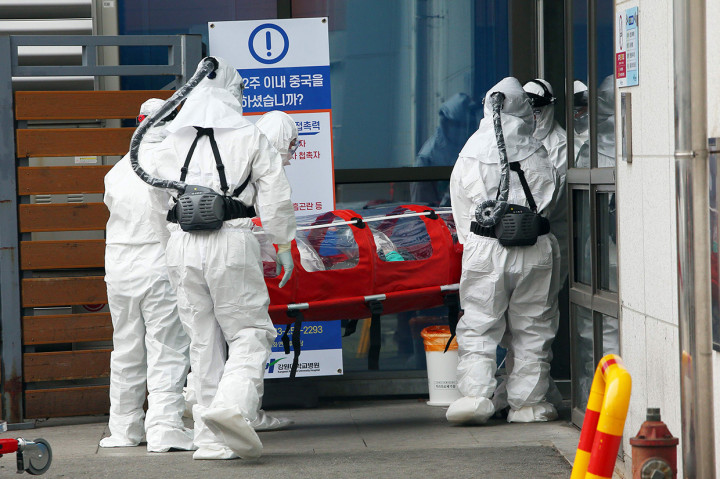 Korea Selatan melaporkan lagi 142 kasus Covid-19 terkonfirmasi pada Sabtu, 22 Februari 2020, menambah jumlah total menjadi 346 kasus. Ini merupakan jumlah terbanyak kedua di luar Tiongkok.