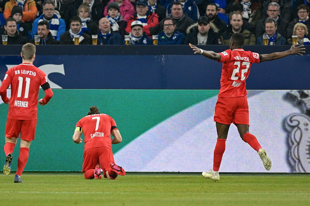 Leipzig tidak butuh lama untuk membuka keunggulan. Mereka sudah mencetak gol ketika laga belum berjalan satu menit lewat Marcel Sabitzer.