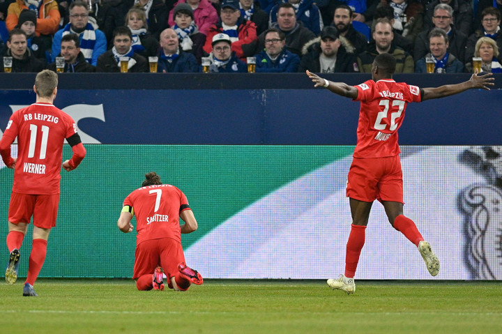 Leipzig tidak butuh lama untuk membuka keunggulan. Mereka sudah mencetak gol ketika laga belum berjalan satu menit lewat Marcel Sabitzer.