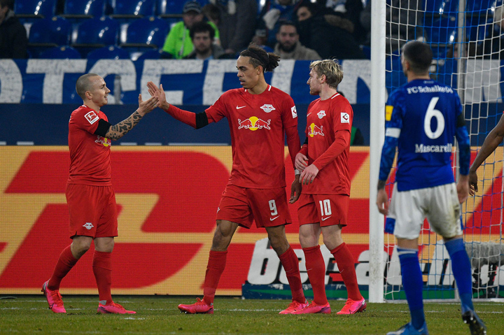 Selang sepuluh menit, mereka makin menggila menekan Schalke. Hasilnya, Leipzig berhasil mencetak dua gol tambahan melalui gol Angelino (80') dan Emil Forsberg (89'). Nkunku kembali menjadi kreator dari gol-gol tersebut.
