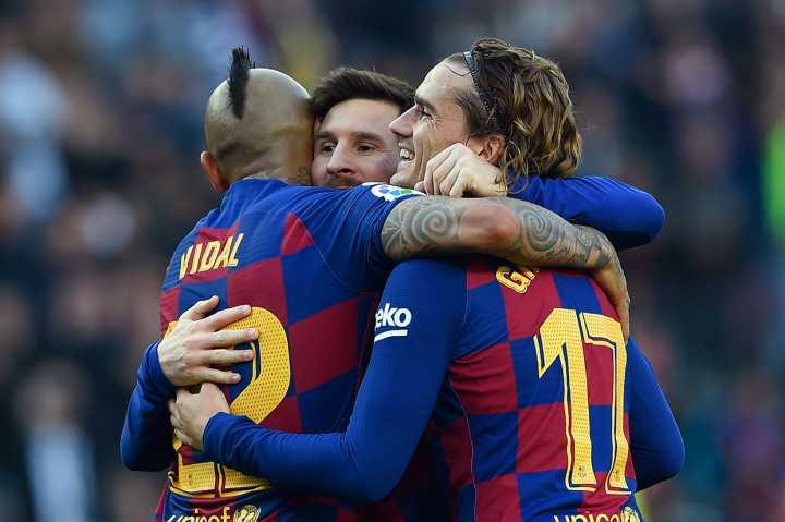 Barcelona meraih poin penuh usai menang telak 5-0 atas Eibar pada pekan ke-25 Liga Spanyol.