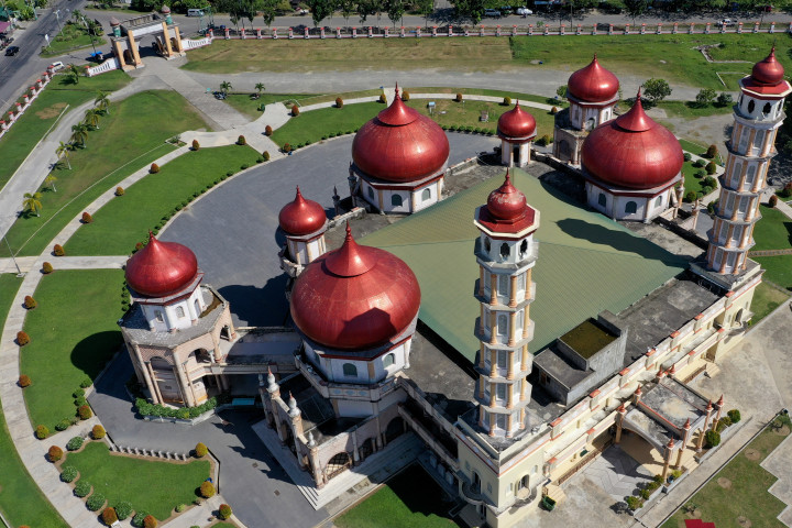 Foto aerial Masjid Agung Baitul Makmur Meulaboh di Desa Seuneubok, Kecamatan Johan Pahlawan, Aceh Barat, Aceh.
