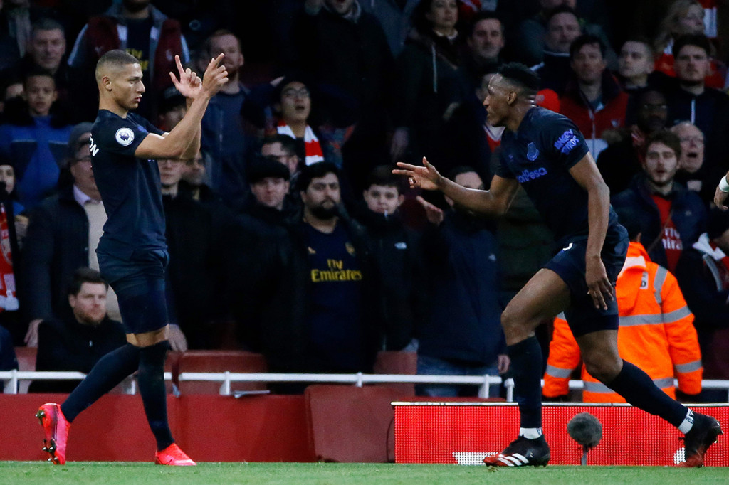 Richarlison melakukan selebrasi usai mencetak gol ke gawang Arsenal.