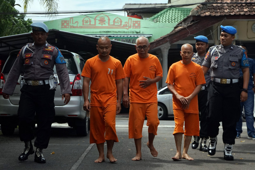 Terkait tragedi susur sungai yang menewaskan 10 siswa SMPN 1 Turi, tiga pembina pramuka berinisial IYA, 36, DDS, 58, dan R, 58, ditetapkan menjadi tersangka, karena dinilai melakukan tindak pidana kesalahan (kealpaan) yang menyebabkan orang meninggal dunia dan mengakibatkan luka.