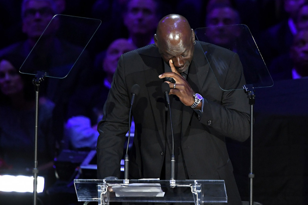 Peringatan publik - bertema 'A Celebration of Life for Kobe and Gianna Bryant' - diadakan di Staples Center, arena tempat Bryant memukau penggemar selama 17 tahun.