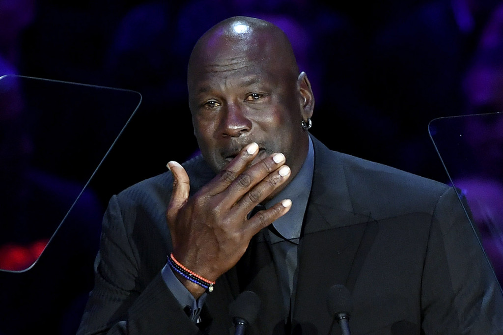 Tanggal 2/24 membawa arti khusus karena bertepatan dengan nomor punggung Bryant di LA Lakers '24' - dan nomor punggung Gianna di Mamba Sports Academy '2'.