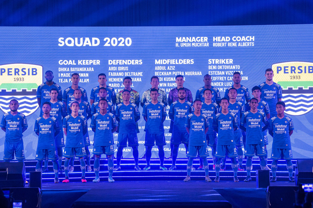 Dalam launching yang digelar secara sederhana itu, sejumlah pertunjukan dihadirkan. Tak terkecuali ketika video penyebutan nama dan nomor punggung pemain yang naik ke atas panggung disampaikan oleh Bobotoh.
