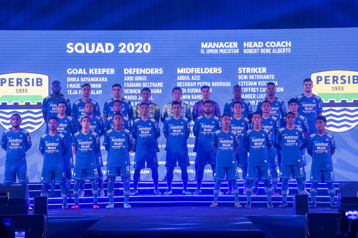 Dalam launching yang digelar secara sederhana itu, sejumlah pertunjukan dihadirkan. Tak terkecuali ketika video penyebutan nama dan nomor punggung pemain yang naik ke atas panggung disampaikan oleh Bobotoh.
