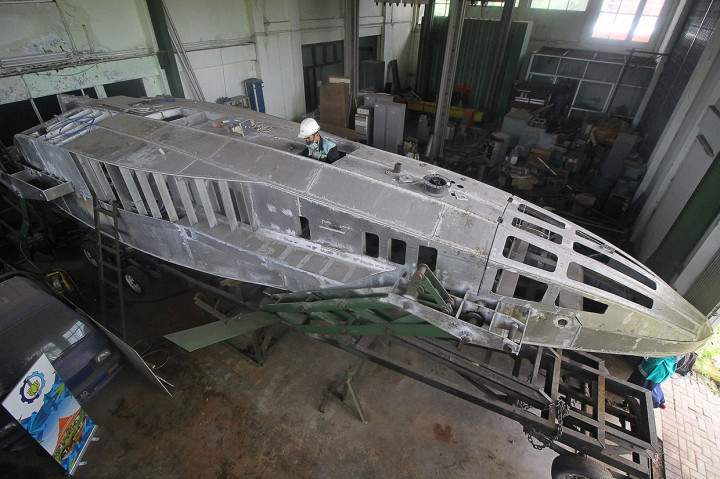 Kapal tersebut mampu berubah menjadi tiga mode yakni kapal biasa, kapal hidrofoil dengan kecepatan 35-45 knot, dan kapal selam yang mampu menyelam hingga kedalaman 10 meter dengan kecepatan 15 knot.