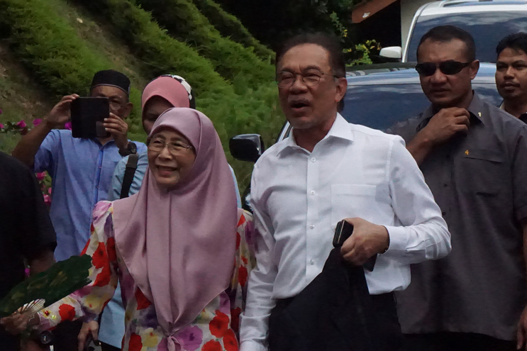 Politikus Malaysia Anwar Ibrahim mengumumkan bahwa dirinya telah dicalonkan oleh para pemimpin koalisi berkuasa, Pakatan Harapan sebagai kandidat perdana menteri (PM) Malaysia, menggantikan Mahathir Mohamad yang mengundurkan diri. Ia mengatakan bahwa hal itu merupakan keputusan yang dibuat oleh dewan presiden Pakatan Harapan.