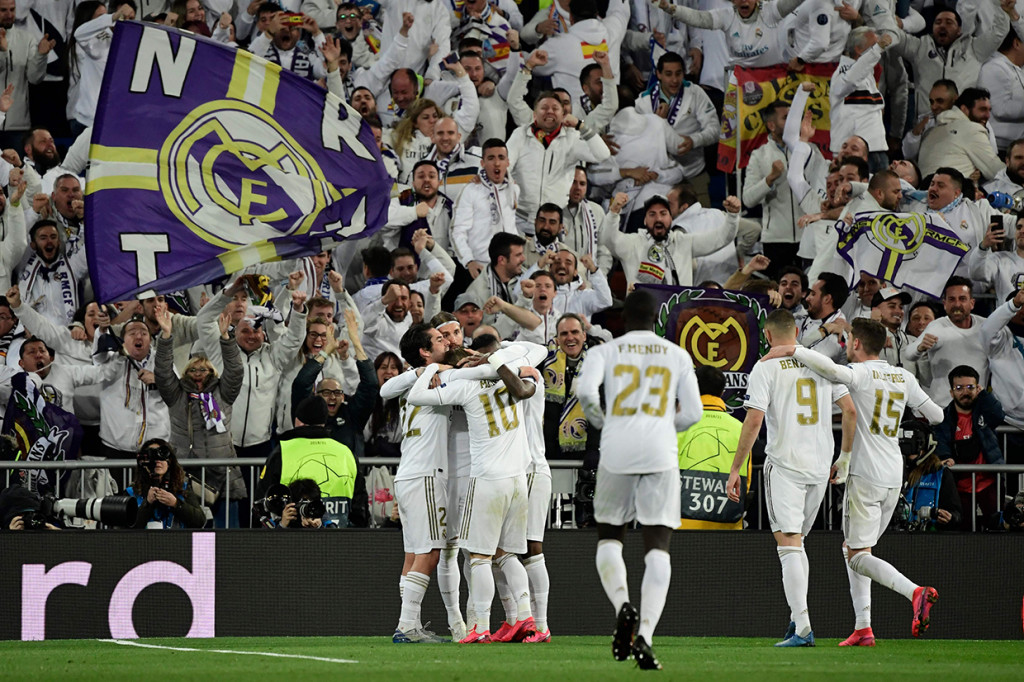Isco bersama pemain Real Madrid melakukan selebrasi usai mencetak gol ke gawang Manchester City.